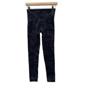 SPANX Look at me now seamless camo leggings size M